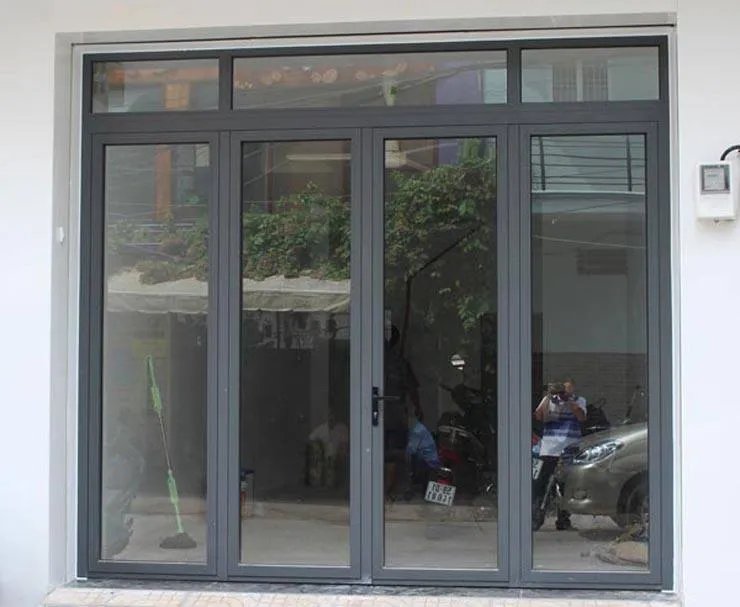 cua kinh cuong luc gia re 01