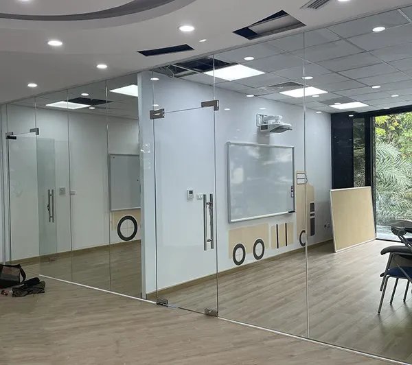 cua kinh cuong luc gia re 02